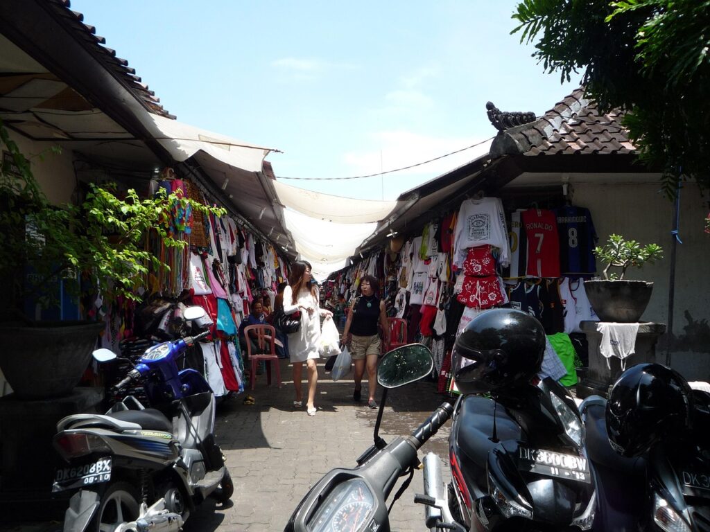 Stalls and local crafts at the Ubud art market in Bali